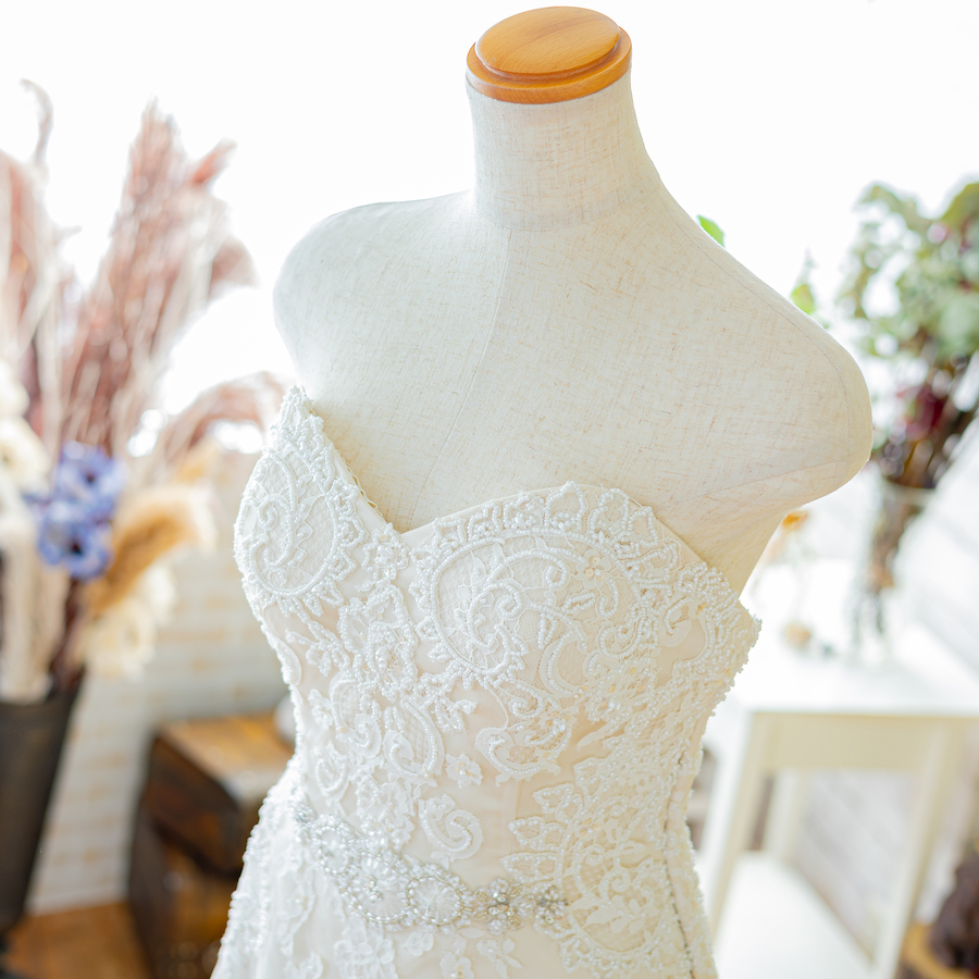 阿部写真館大阪本町靭公園店のスレンダーウェディングドレス